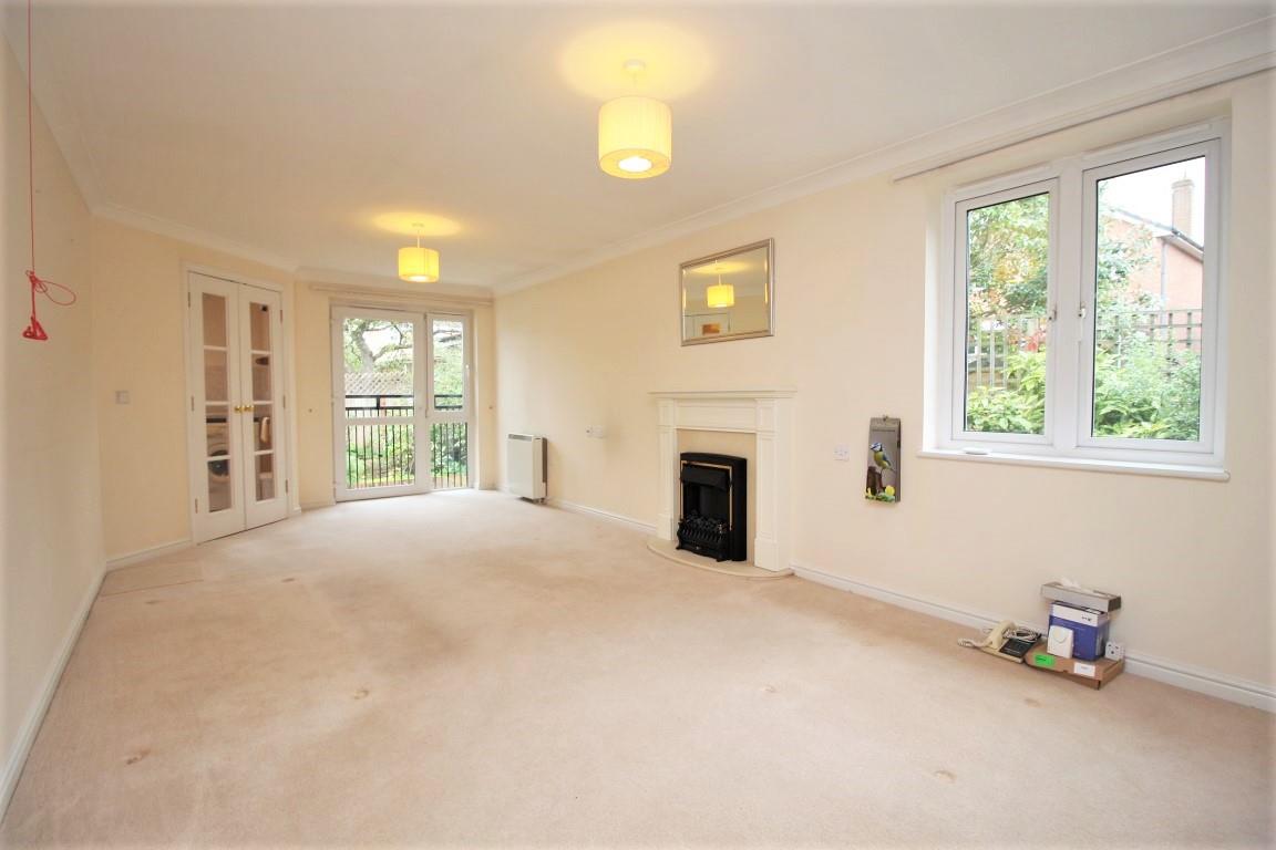 2 bed property in Sheppard Court, Reading